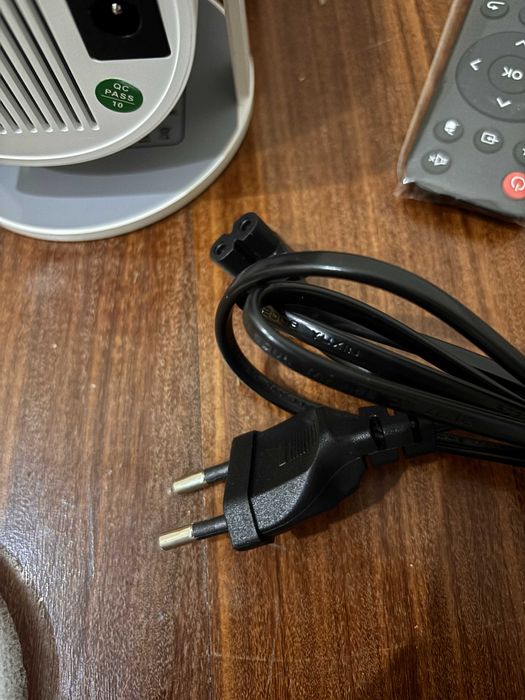 Projetor novo com comando