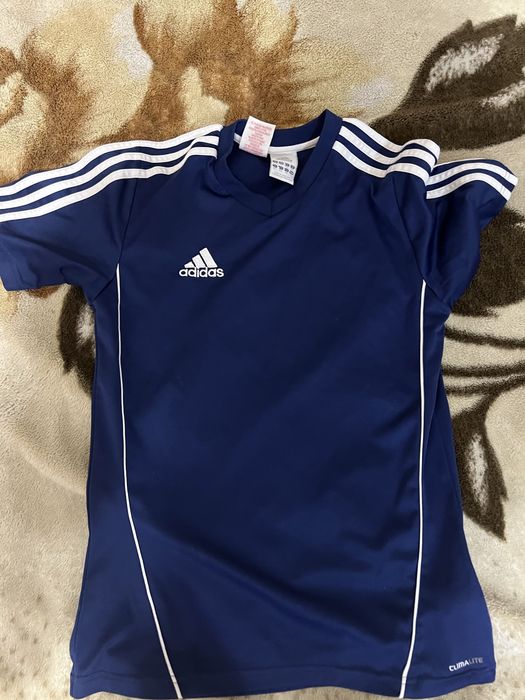 Чоловіча футболка Adidas синього кольору стан ідеал