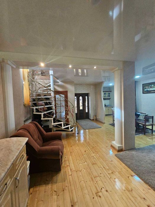 Довгострокова оренда приватного будинку