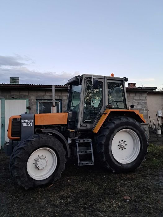Ciągnik Renault.