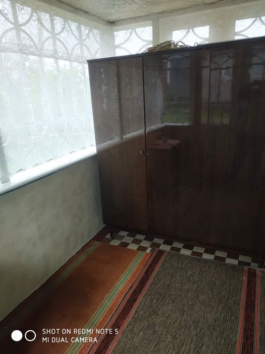 Будинок з великою земельною ділянкою