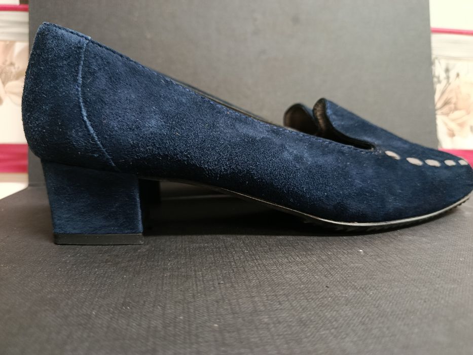 Sapatos - Sapataria Helio - 35,5 - novos - camurça