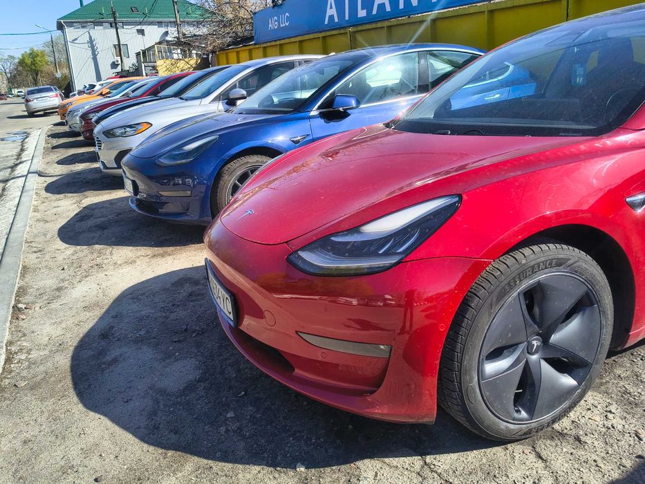 Tesla Model 3 2018-2022рр. Long Range (75 кВт) під виплату