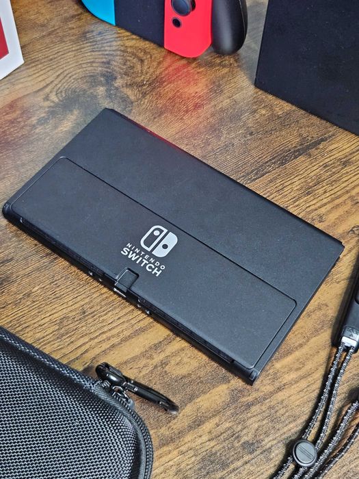 Nintendo Switch OLED Neon + nowy Mario Kart 8 Deluxe - stan niemal idealny - darmowa dostawa