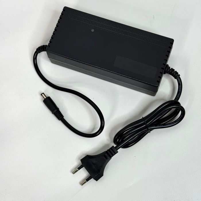 Зарядна станція нова 800w