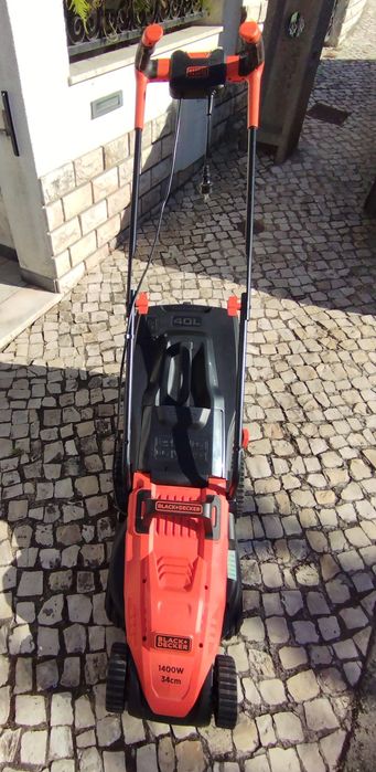 Máquina de cortar relva