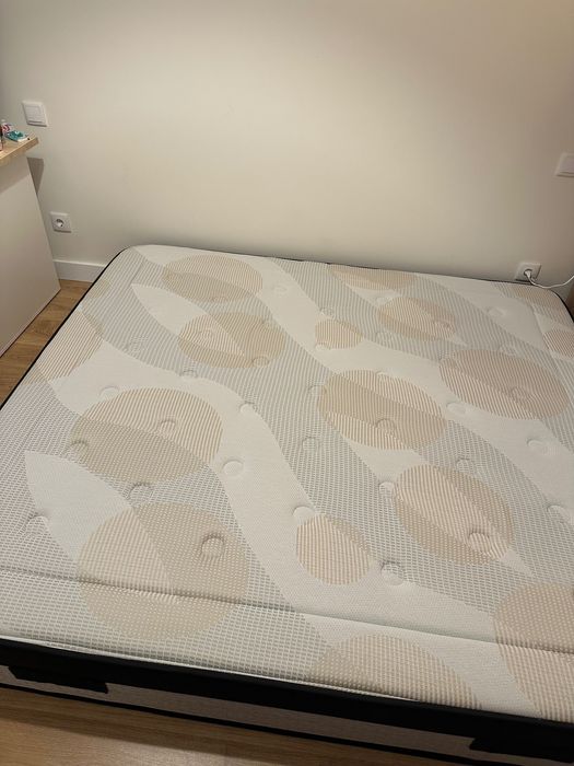 Colchão 180x200 limpa e bom