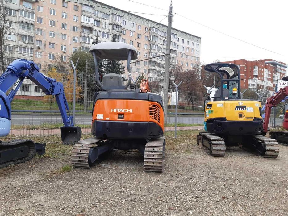 Екскаватор гусеничний HITACHI ZX30UR