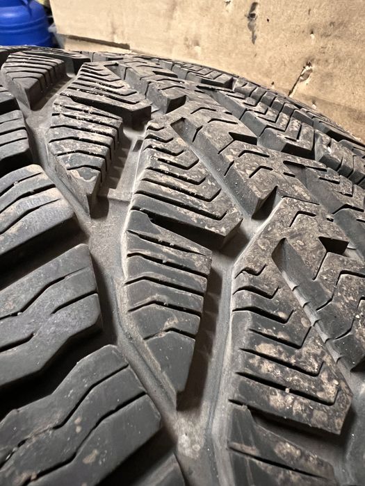 Opony zimowe Kormoran 225x50x17 bieznik 8mm