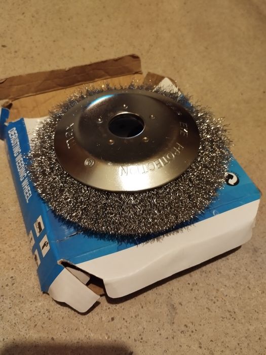 Szczotka do podkaszarki spalinowej do czyszczenia kostki brukowej