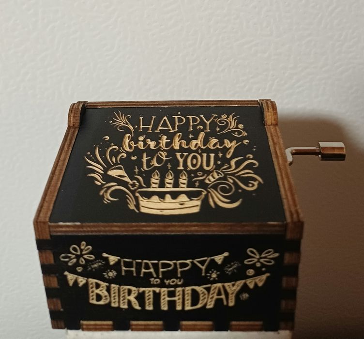 Музична шкатулка з днем народження