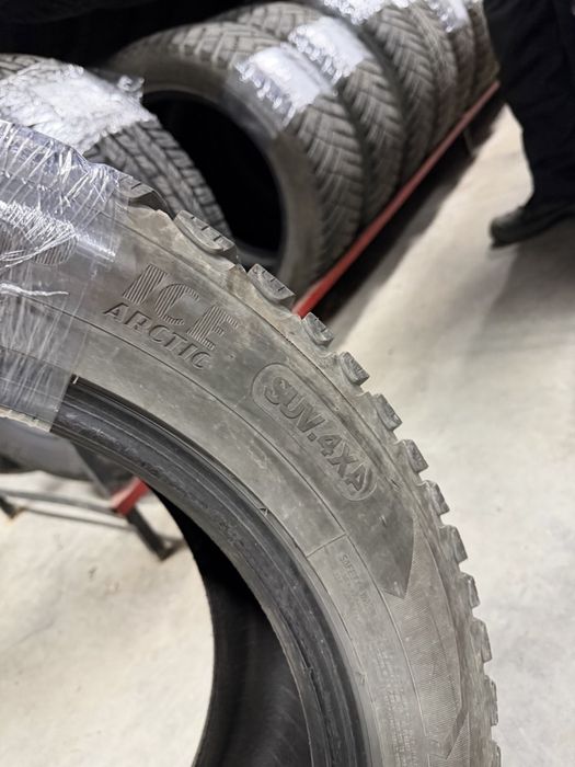265/50/20 GOOD YEAR UltraGrip Arctic