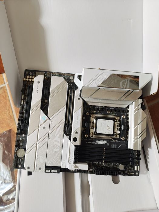 Asus Rog Strix X670E-A Gaming Wifi