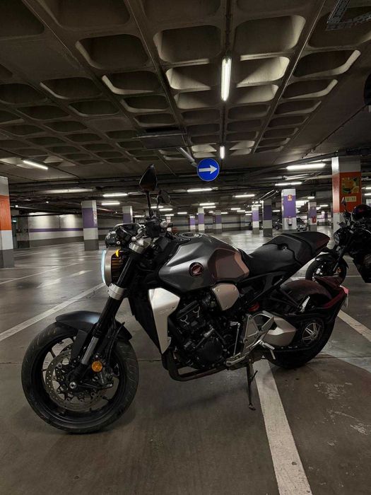 Honda CB 1000 R 2019 // trato de financiamento // aceito trocas, retomas
