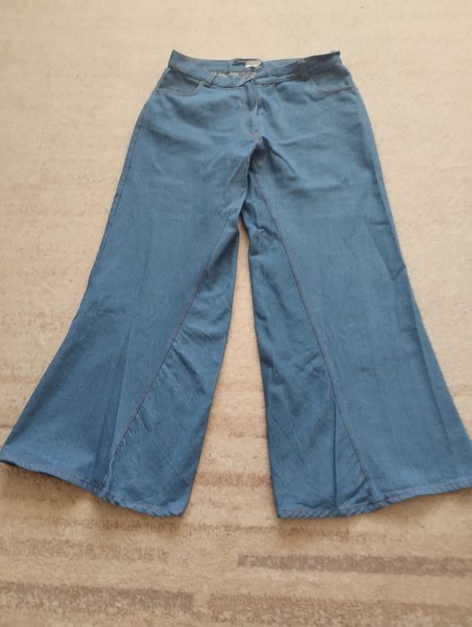 Modne spodnie jeansowe damskie.