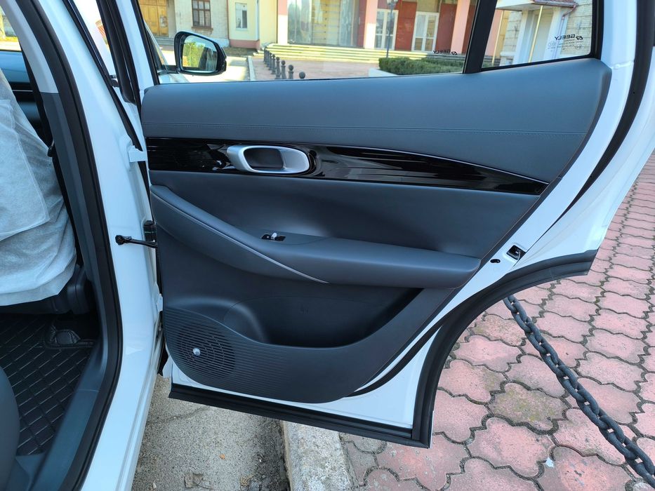 Сучасний електромобіль у передтоповій комплектації Geely Galaxy E5