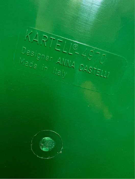 Móvel verde da Kartell com rodinhas