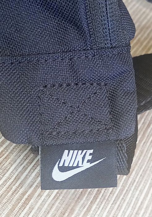 Nerka saszetka na pas NIKE czarna