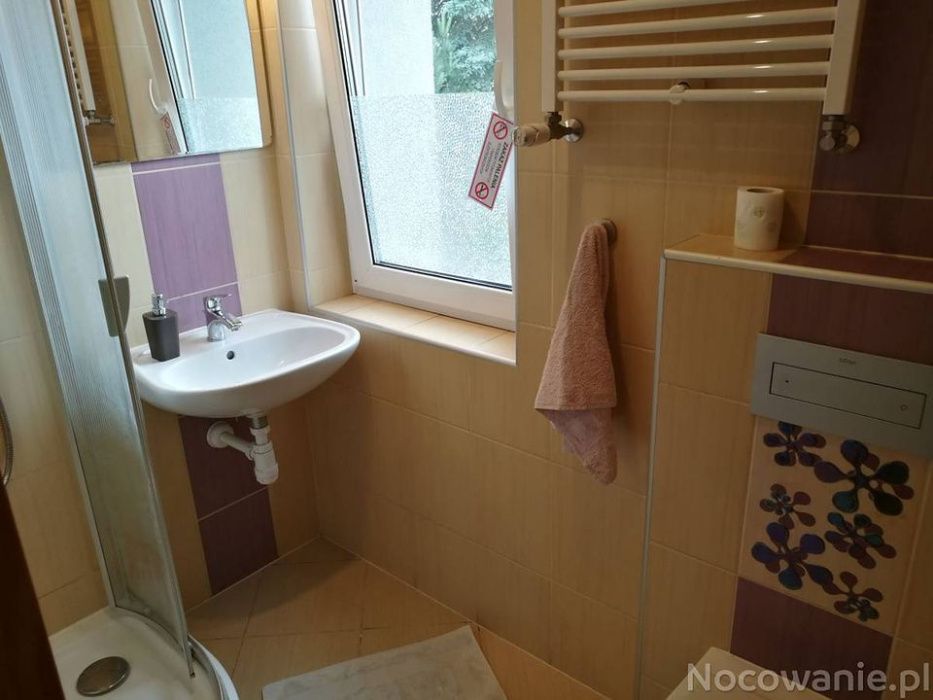 Noclegi - Dom na Chmielnej w Rumi - kwatery pracownicze