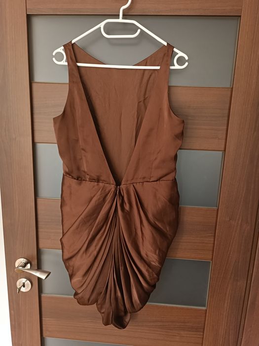 ASOS brązowa sukienka z odkrytymi plecami