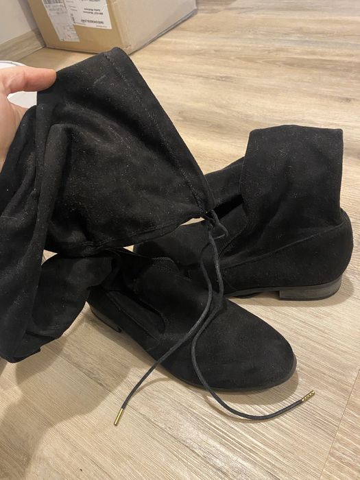 Czarne kozaki za kolano