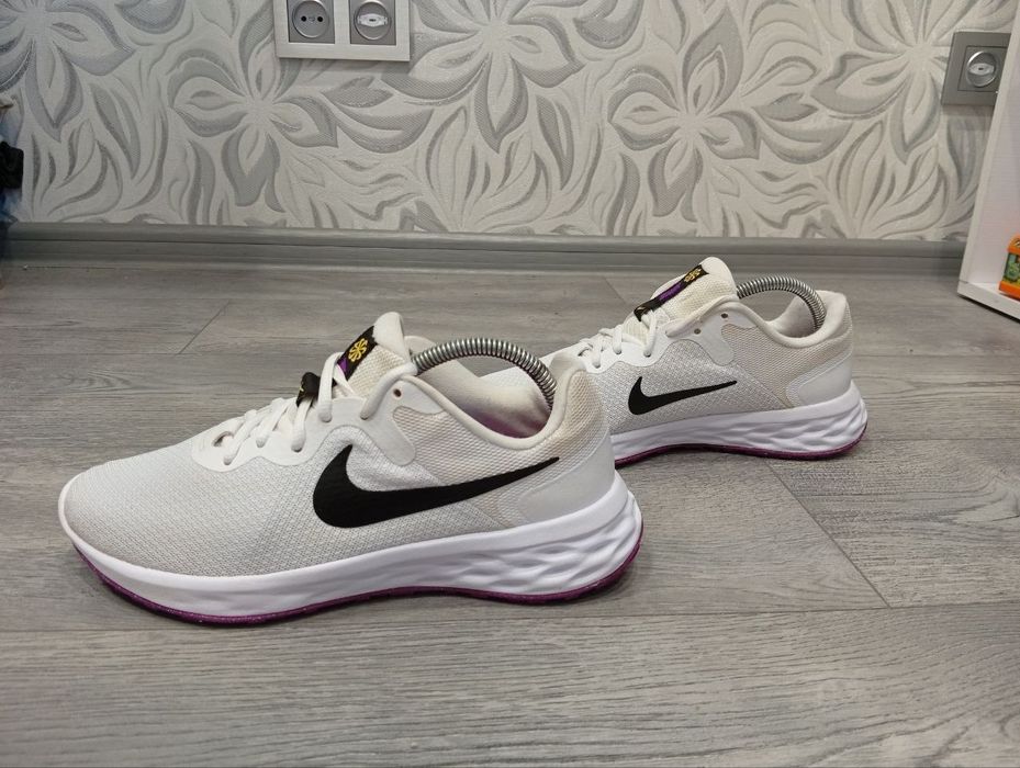 Оригінальні кросівки Nike W Revolution 6 Nn DC3729-106