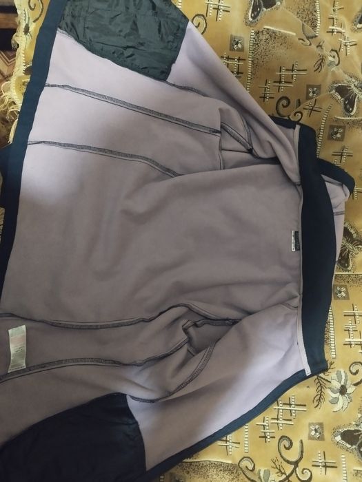 Продам куртку на флісі