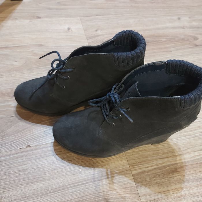 Buty damskie Lacoste rozmiar 38 na koturnie botki wiązane