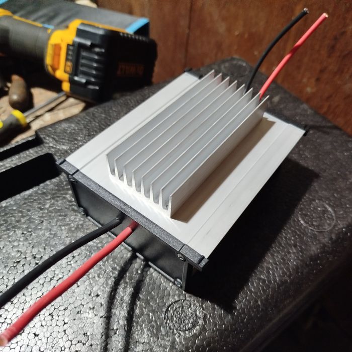 Підвищуючий перетворювач 12 В до 28 В, 30 А, 840 Вт