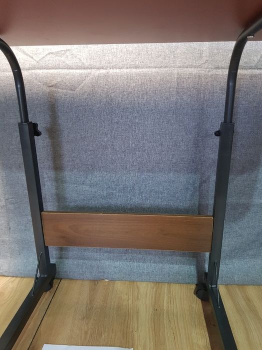 Mobilny stolik pod laptopa / Biurko regulowane na kółkach