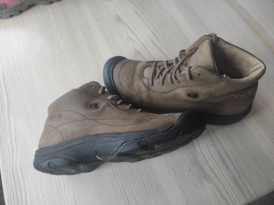 Жіноче взуття KEEN