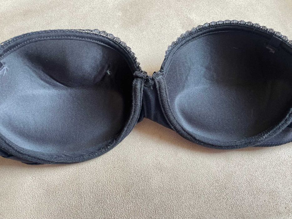 Бюстгальтер 80 b , с силиконовой полоской