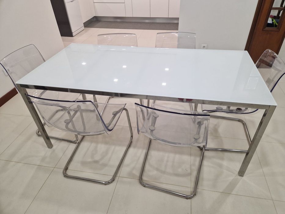 Mesa de jantar c/ cadeiras
