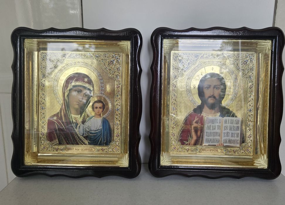 Вінчальна пара ікон у фігурних рамка-кіотах (2 шт.)