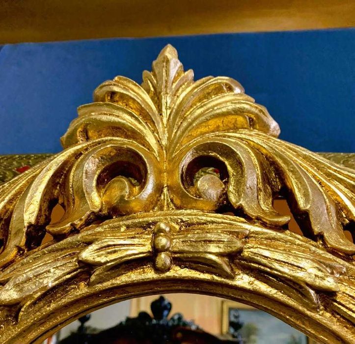 Espelho com Moldura em Folha de Ouro