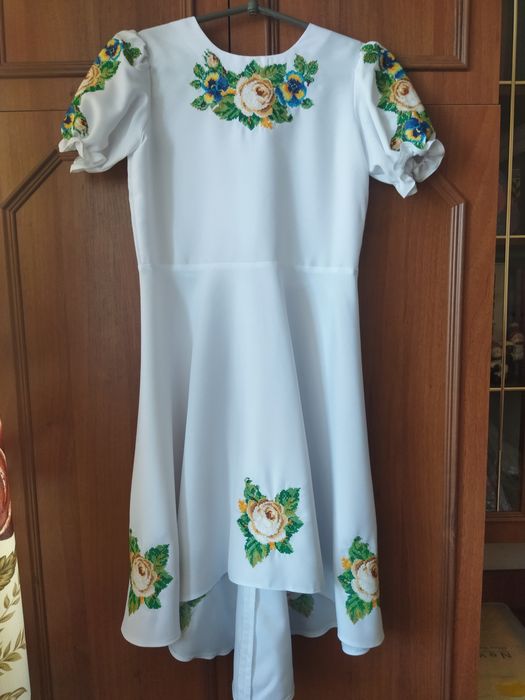 Вишите плаття для дівчинки 9-12 років