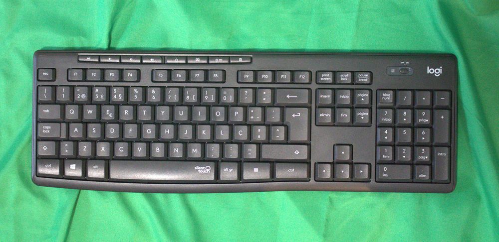 Logitech Keyboard and Mouse – Non-Functional (For Parts or Repair)64297969403010121