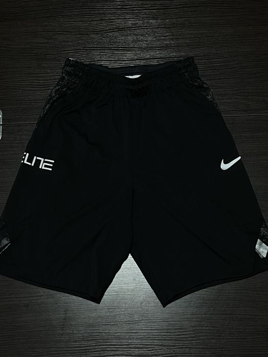Спортивні шорти nike
