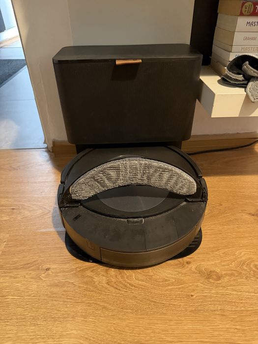 Sprzedam  robot  Roomba j7combo+