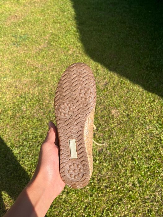 Sapato de senhora em cortiça