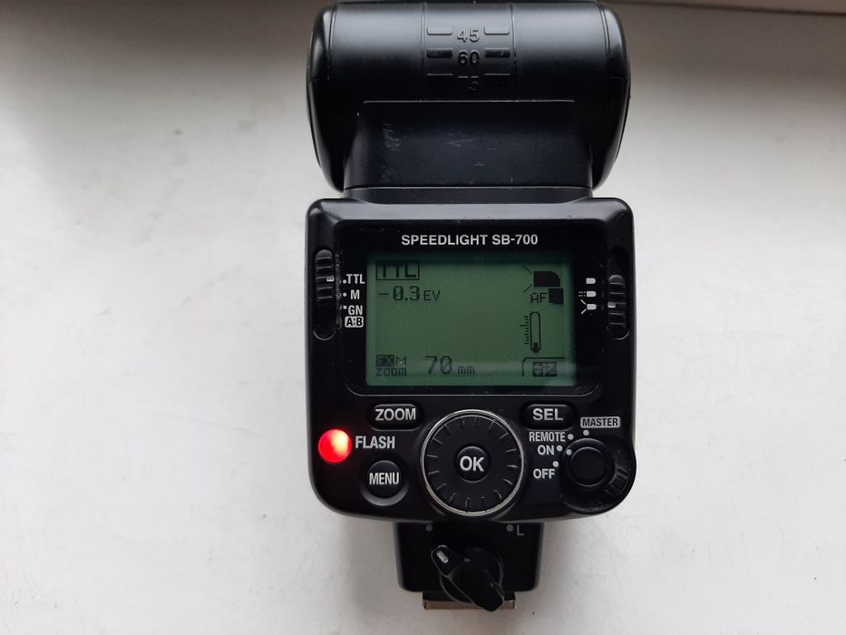Фотовспышка Nikon SB-700
