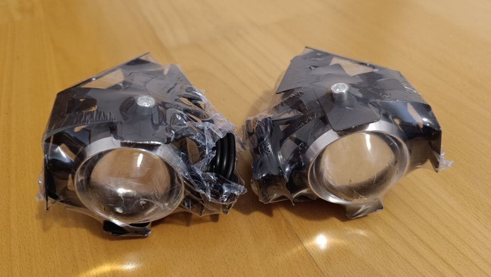 Faróis LED para moto