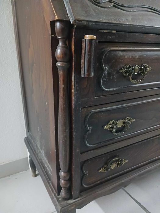 Cómoda estilo antigo em bom estado