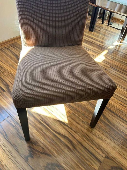 Mesa com tampo de vidro com 6 cadeiras