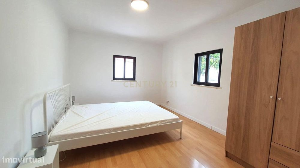 Moradia Térrea  nas Quintinhas - Charneca Caparica  # Preço Negociável