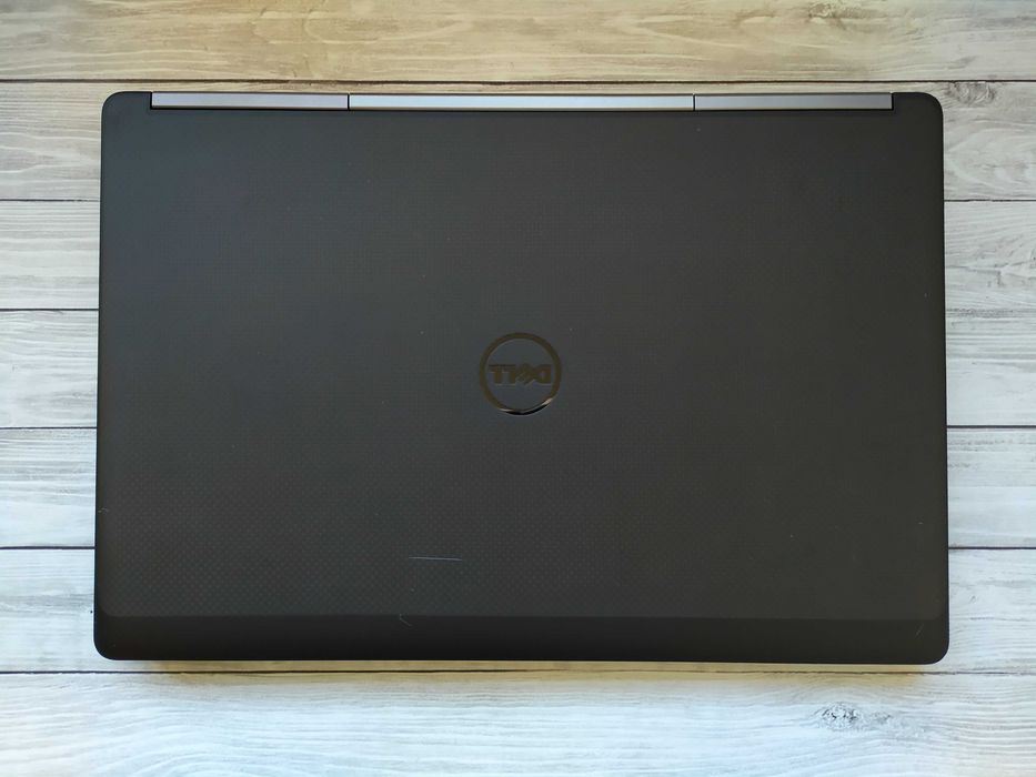 Dell Precision 7710 17.3" FHD i7-6820HQ/16GB/250GB/Nvidia M3000M 4GB