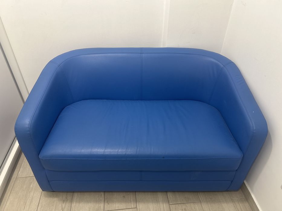 Sofa azul 2 lugares em pele