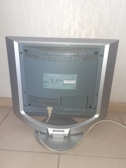 Монитор SONY SDM-HS74