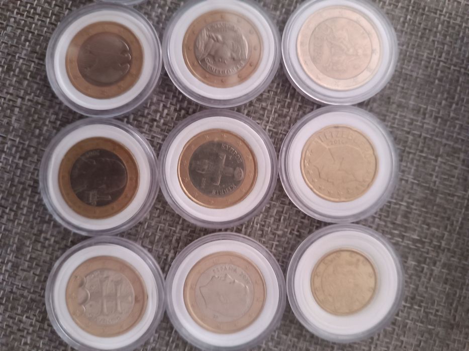 Vendo caixa de moedas e respectivas moedas