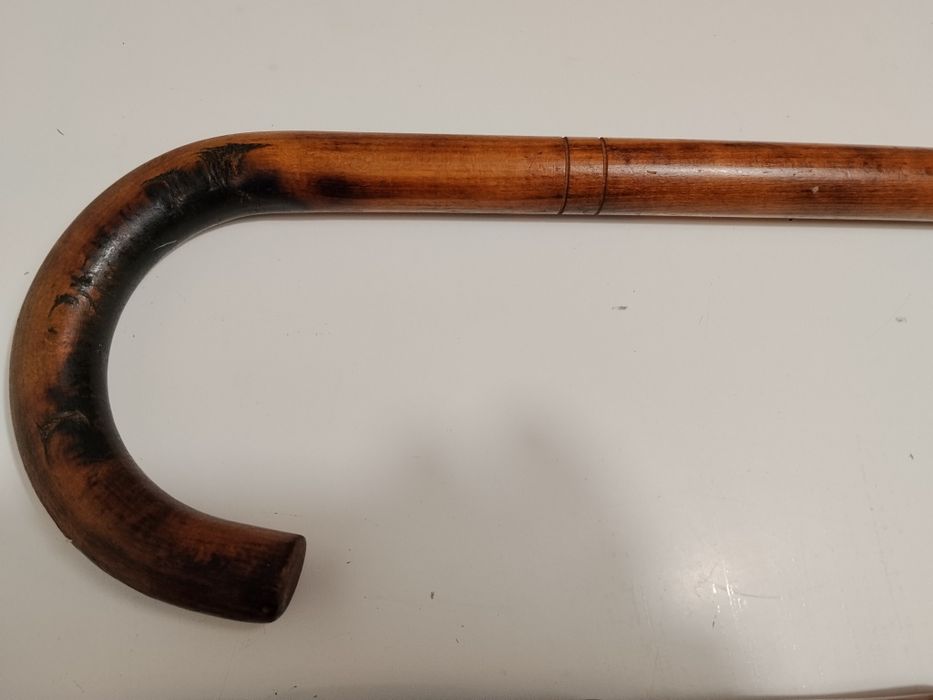 Stare gięte drewniane laski